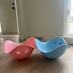 TWO bilibo toddler spin seats